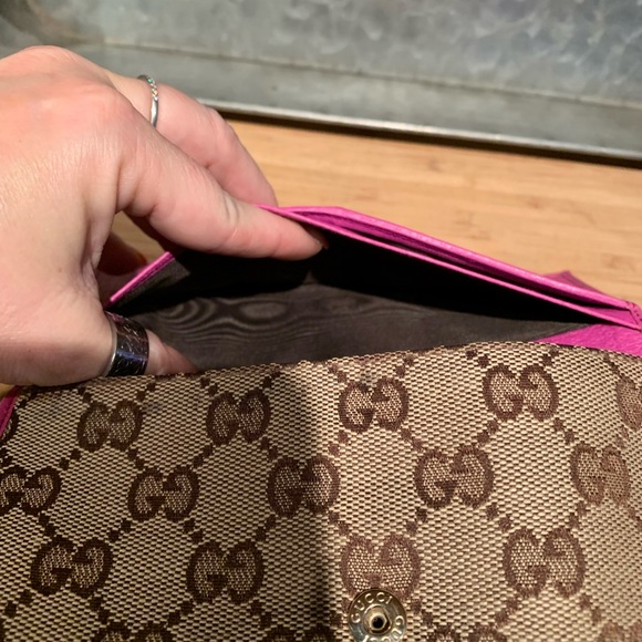 Rehab needed Gucci wallet - Picture 15 of 16